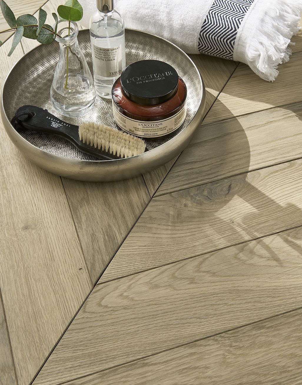 Cambridge Chevron Bavarian Oak Brushed & Oiled Engineered Wood Flooring  14mm x 90mm x 450mm