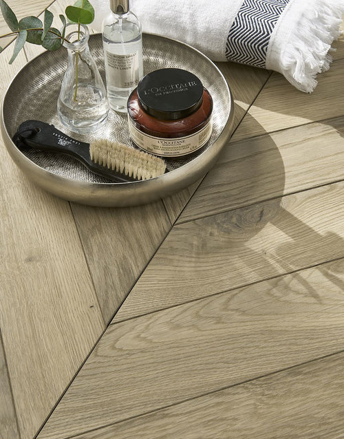 Cambridge Chevron Bavarian Oak Brushed & Oiled Engineered Wood Flooring  14mm x 90mm x 450mm