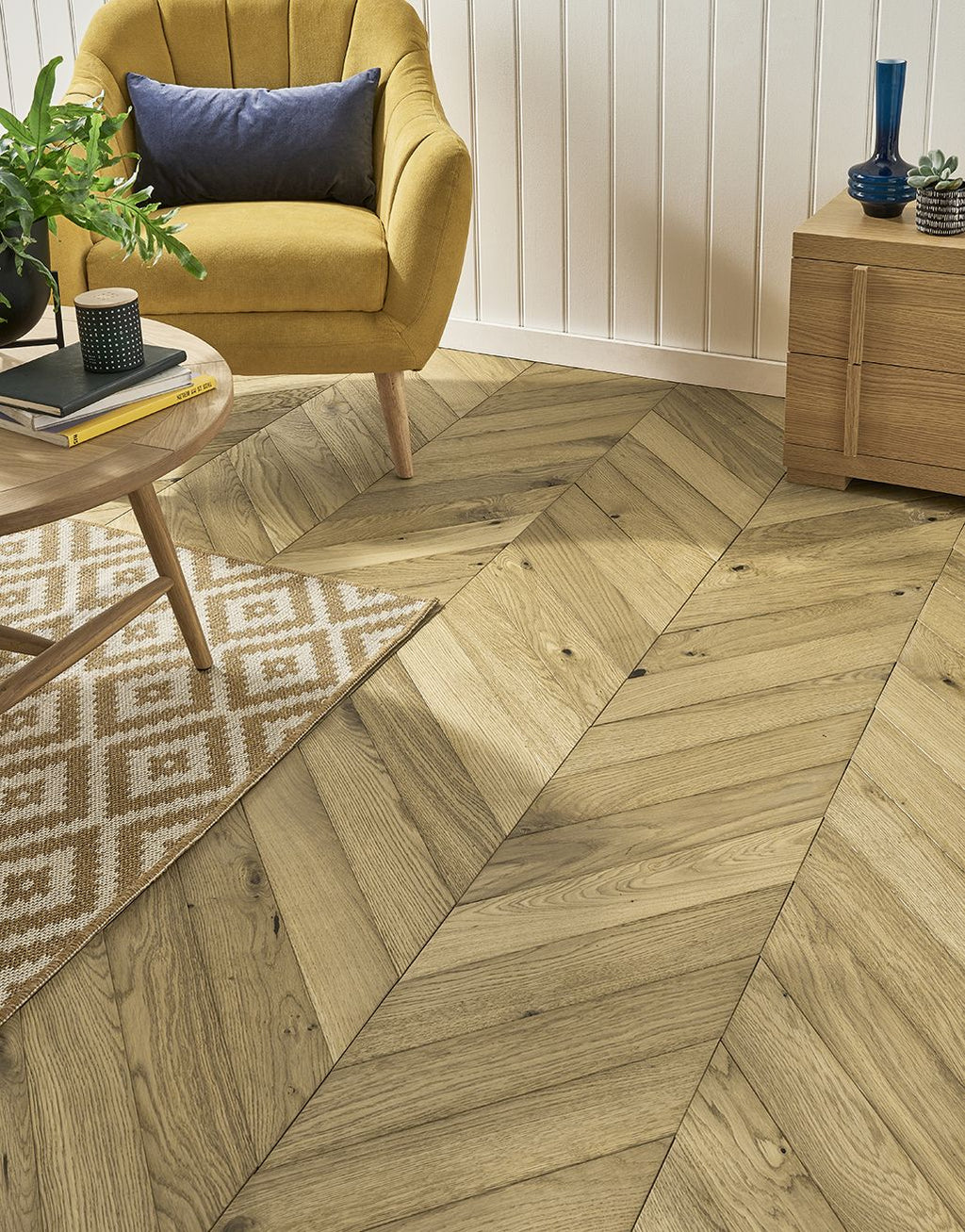 Cambridge Chevron Natural Oak Brushed & Oiled Engineered Wood Flooring 14mm x 90mm x 450mm