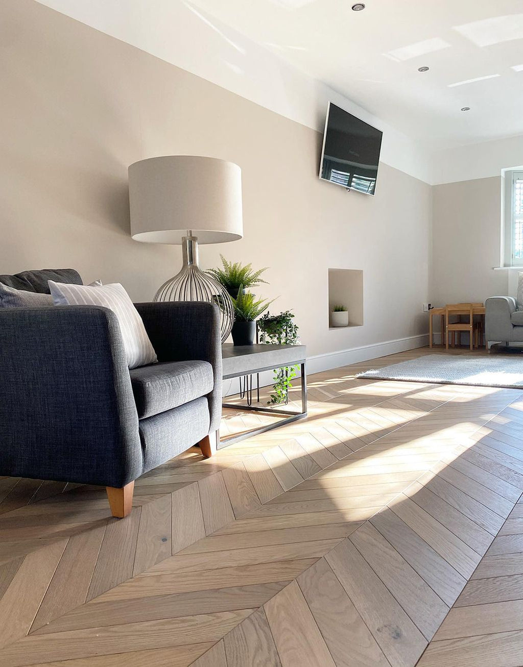 Cambridge Chevron Bavarian Oak Brushed & Oiled Engineered Wood Flooring  14mm x 90mm x 450mm